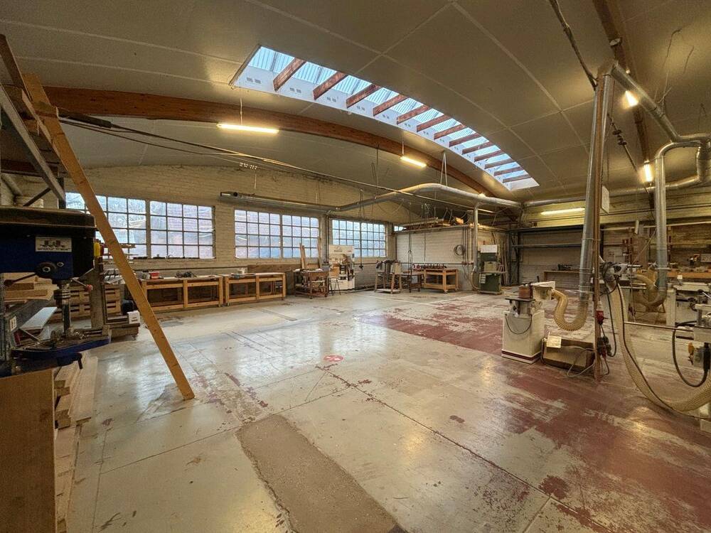 Handelszaak te  huur in Torhout 8820 1690.00€  slaapkamers 0.00m² - Zoekertje 462194