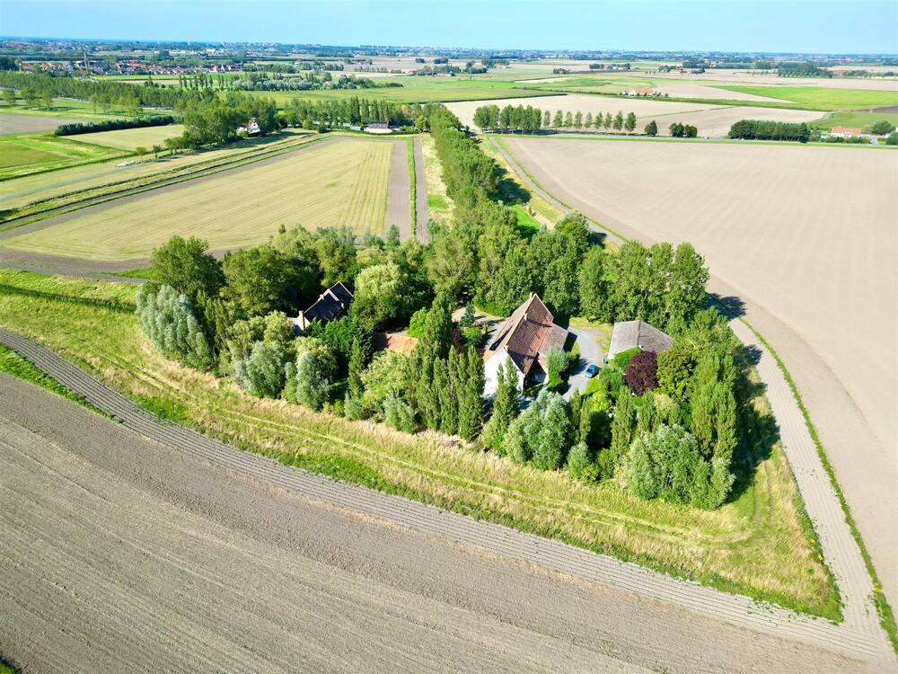 Bungalow te  koop in Nieuwpoort 8620 990000.00€ 10 slaapkamers m² - Zoekertje 466536