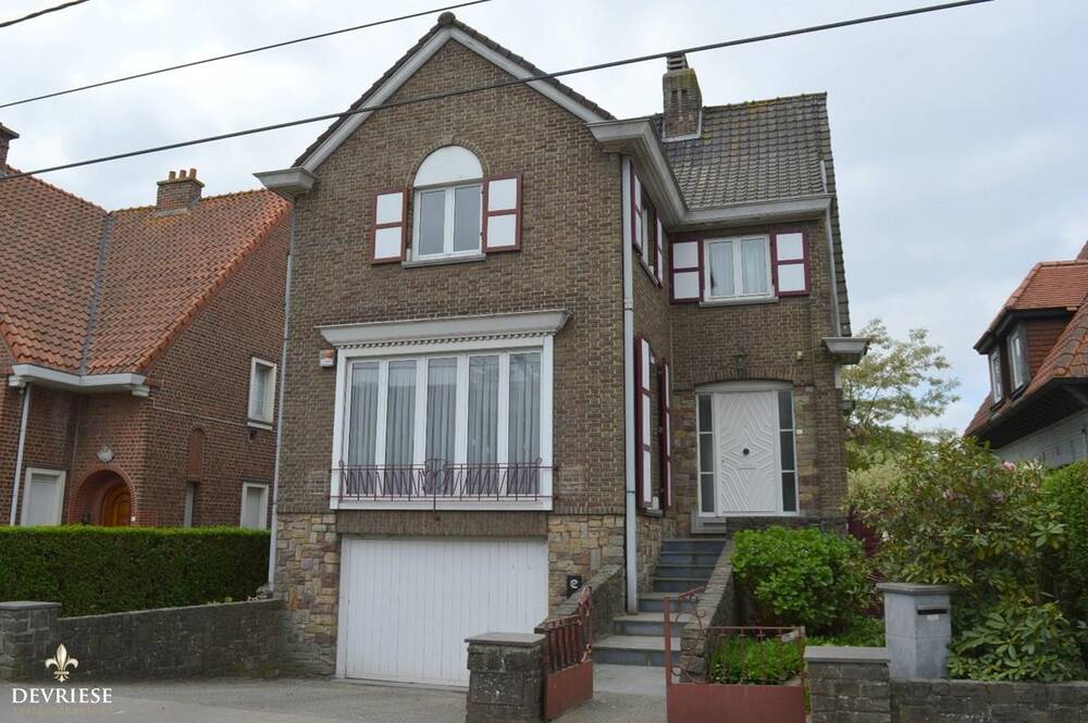 Huis te  huur in Kortrijk 8500 1250.00€ 3 slaapkamers 218.00m² - Zoekertje 468252