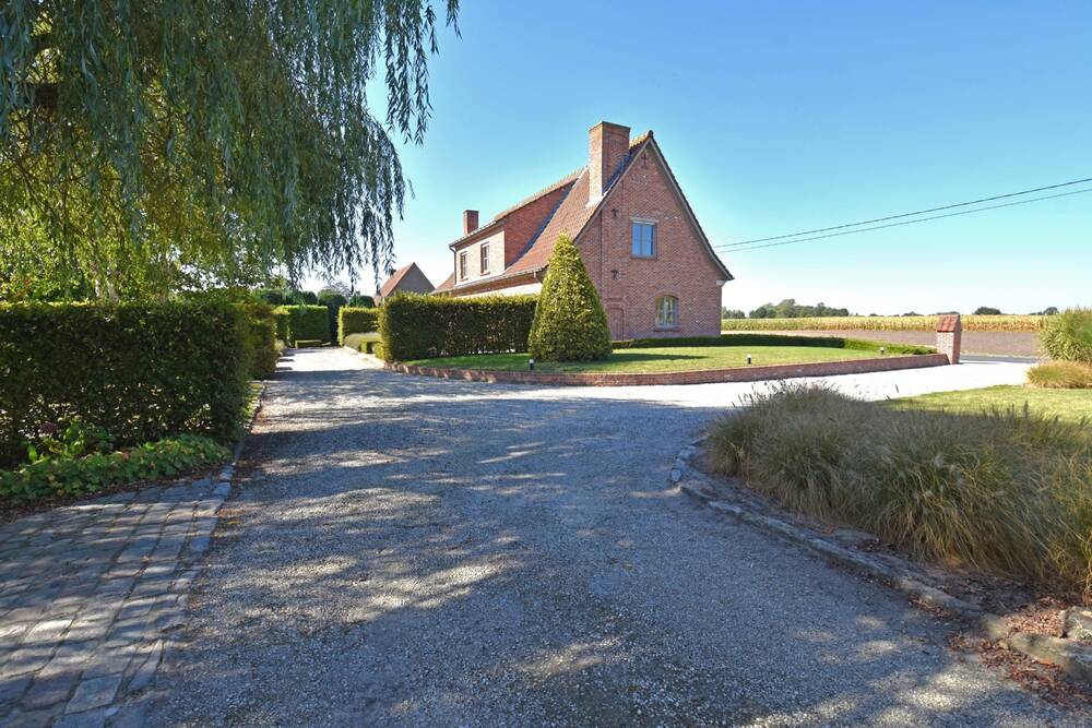Huis te  huur in Sint-Joris 8730 1300.00€ 4 slaapkamers m² - Zoekertje 470471