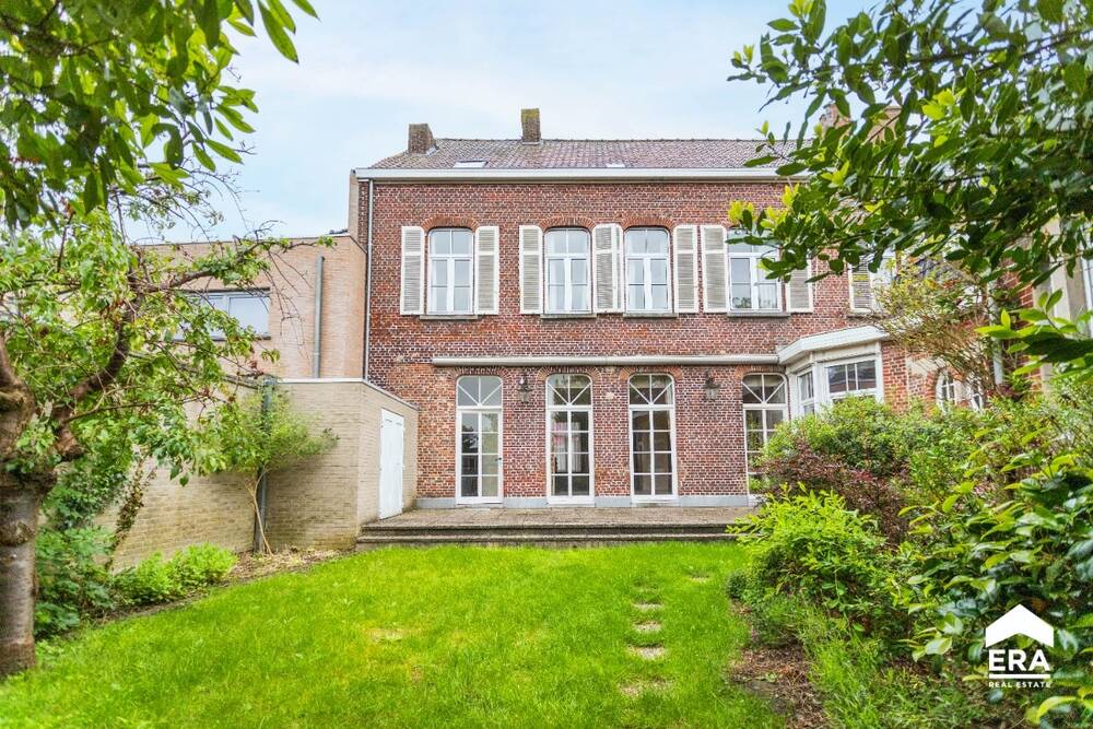 Herenhuis te  koop in Rumbeke 8800 330000.00€ 5 slaapkamers 337.00m² - Zoekertje 470132