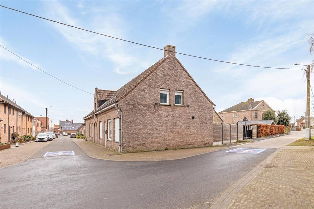 Huis te koop in Diksmuide 8600 385000.00€ 6 slaapkamers 324.00m² - Zoekertje 470495