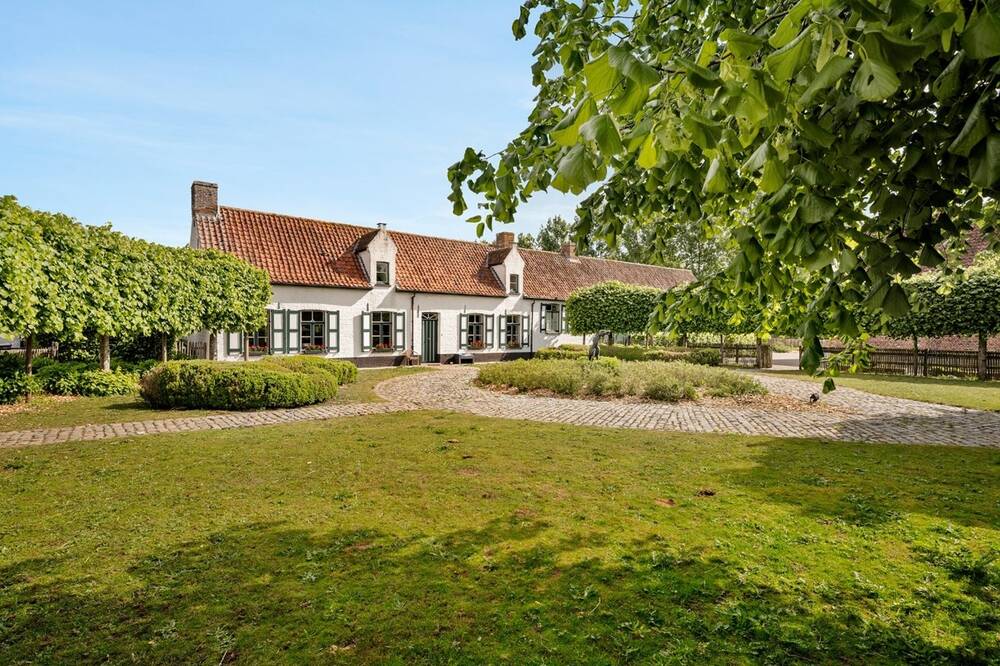 Boerderij te  koop in Assebroek 8310 2100000.00€ 4 slaapkamers 281.00m² - Zoekertje 469594