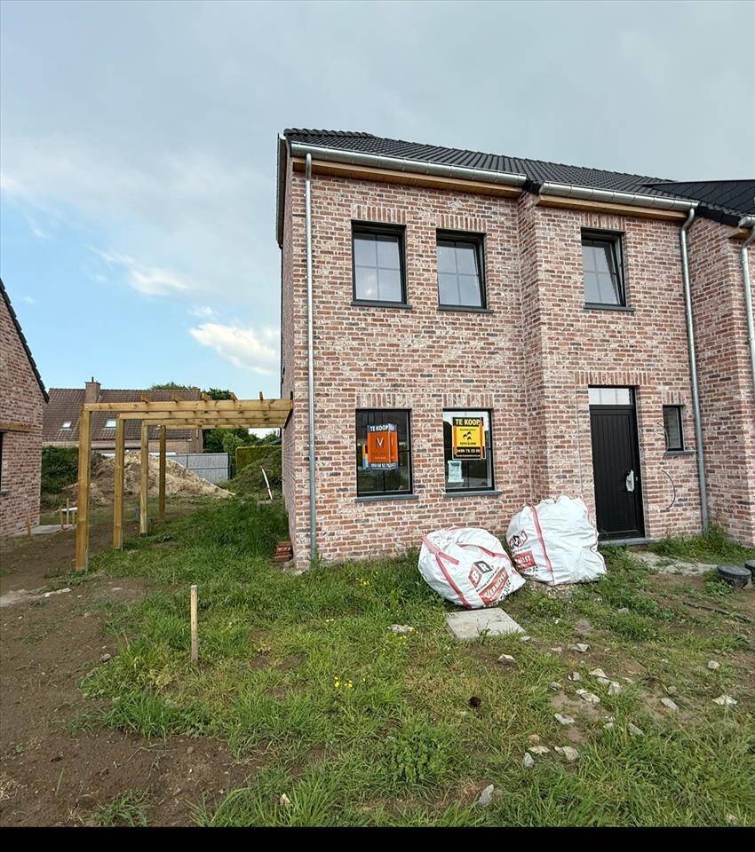 Huis te koop in Gistel 8470 375000.00€ 4 slaapkamers m² - Zoekertje 470298