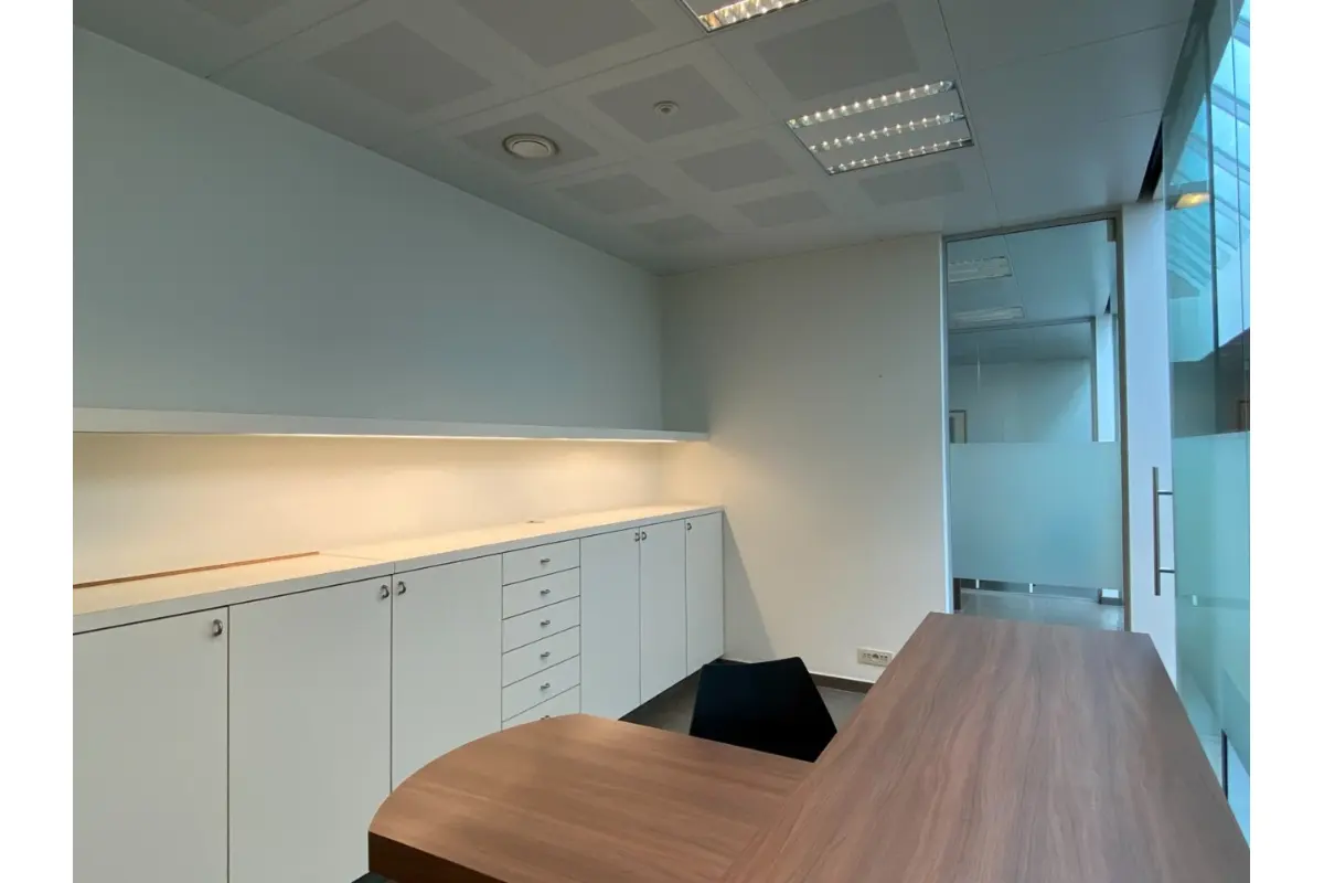 Handelszaak te  huur in Aarsele 8700 1495.00€  slaapkamers m² - Zoekertje 476242