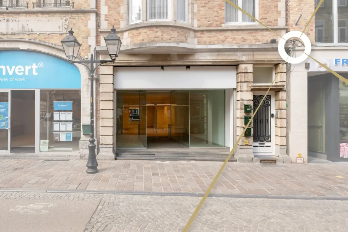 Handelszaak te  huur in Ieper 8900 1300.00€  slaapkamers m² - Zoekertje 478535