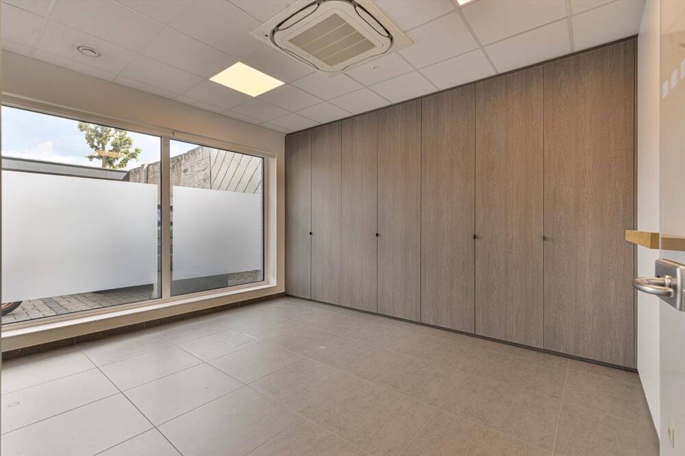 Handelszaak te huur in Staden 8840 850.00€ slaapkamers 129.00m² - Zoekertje 483152