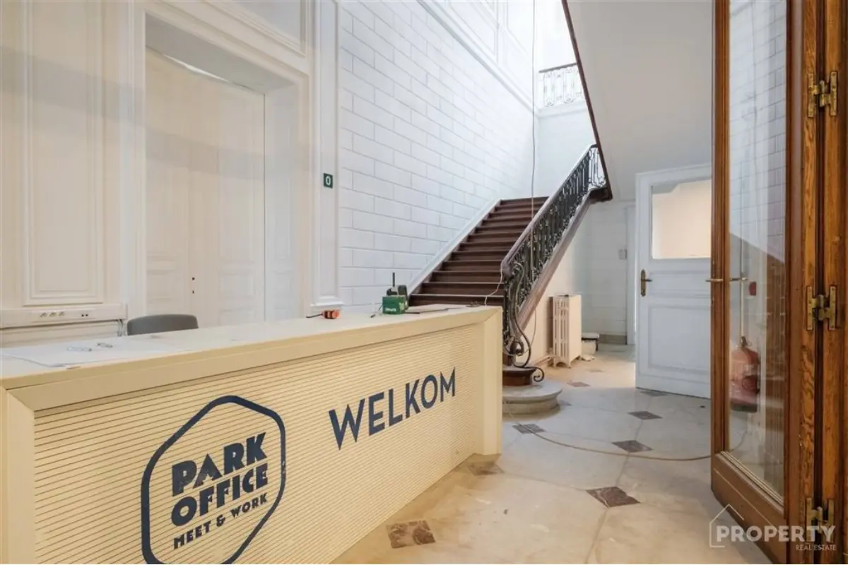 Handelszaak te  huur in Kortrijk 8500 3750.00€  slaapkamers 228.35m² - Zoekertje 484567