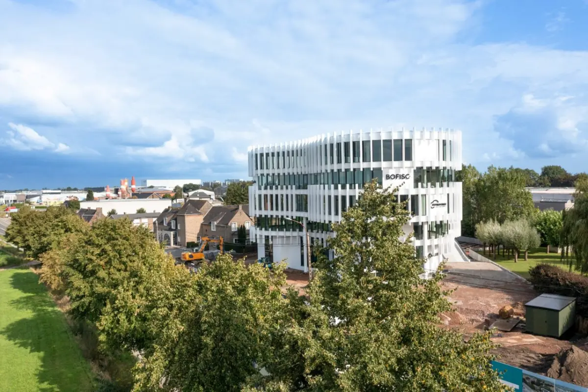 Handelszaak te  huur in Tielt 8700 8000.00€  slaapkamers m² - Zoekertje 487558