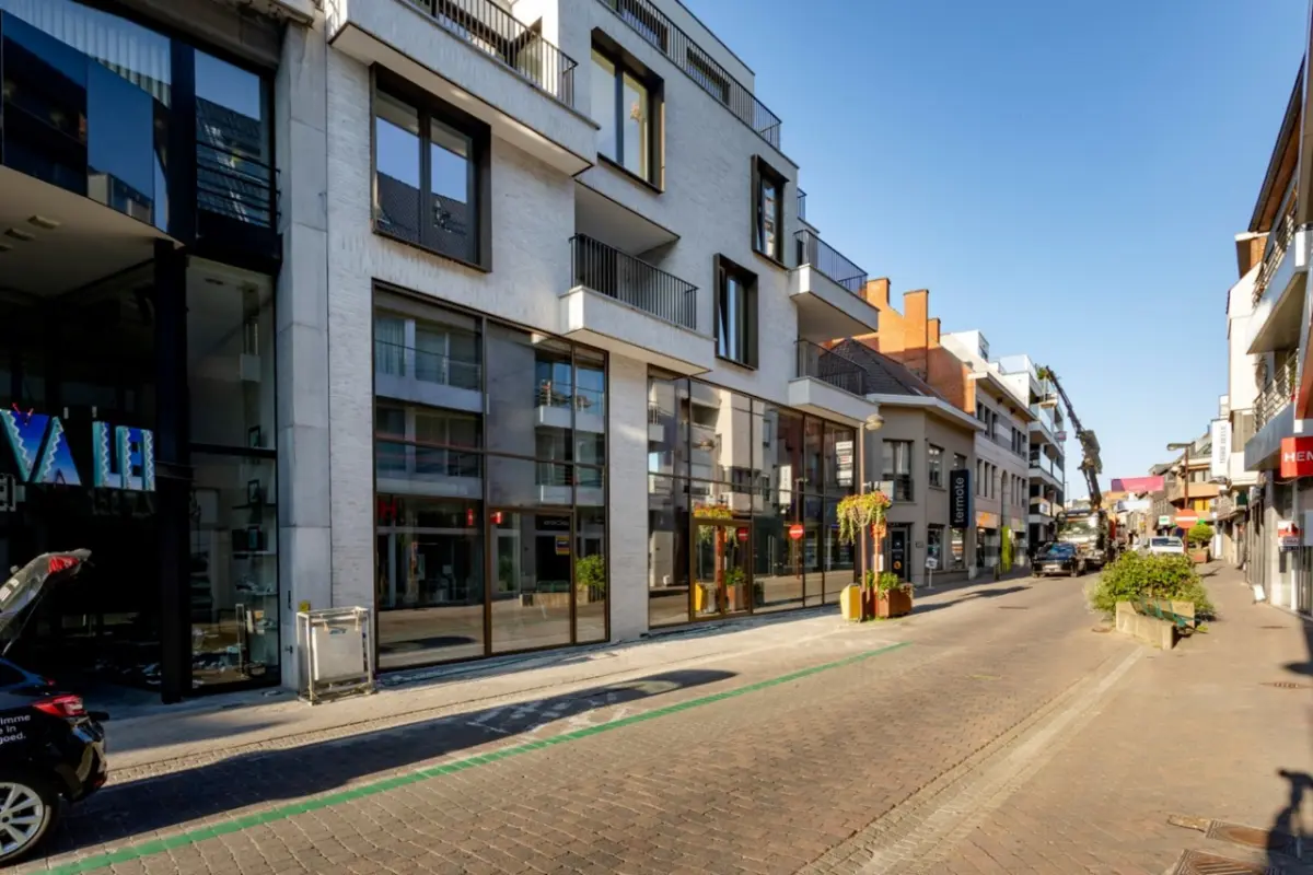 Handelszaak te  huur in Waregem 8790 5500.00€  slaapkamers m² - Zoekertje 487648