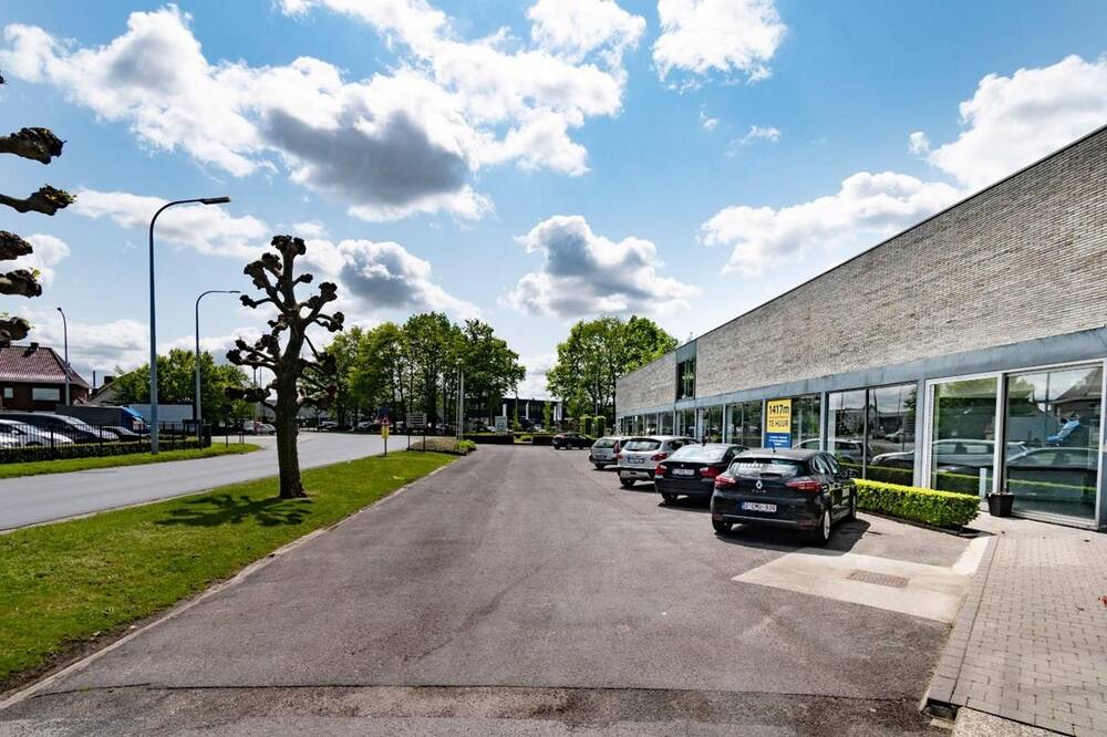 Handelszaak te  huur in Tielt 8700 1977.00€  slaapkamers m² - Zoekertje 488634