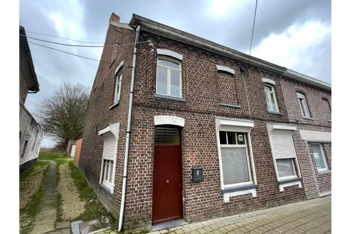 Huis te  koop in Sint-Denijs 8554 150000.00€ 4 slaapkamers 166.00m² - Zoekertje 490992