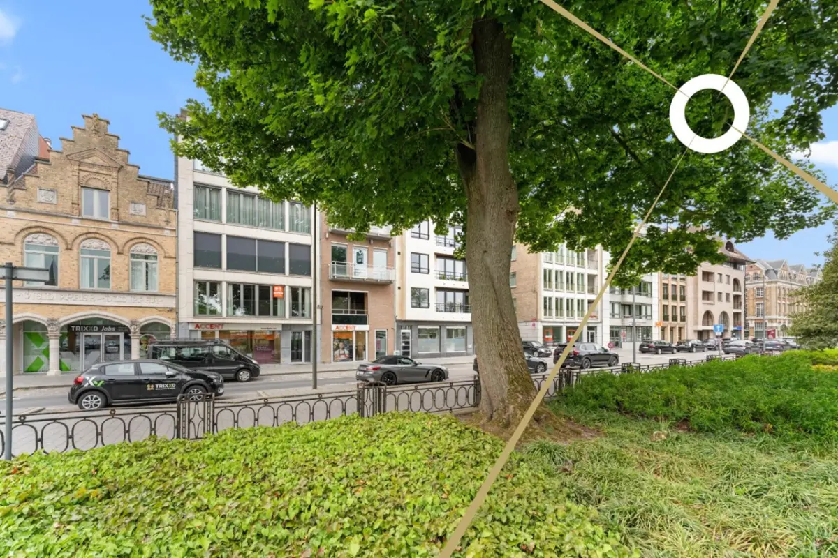 Handelszaak te  huur in Ieper 8900 1950.00€  slaapkamers m² - Zoekertje 500745