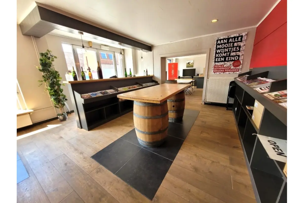 Handelszaak te  koop in Assebroek 8310 395000.00€ 3 slaapkamers 332.00m² - Zoekertje 500927