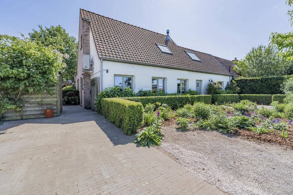 Huis te koop in Beernem 8730 575000.00€ 2 slaapkamers 192.00m² - Zoekertje 500912