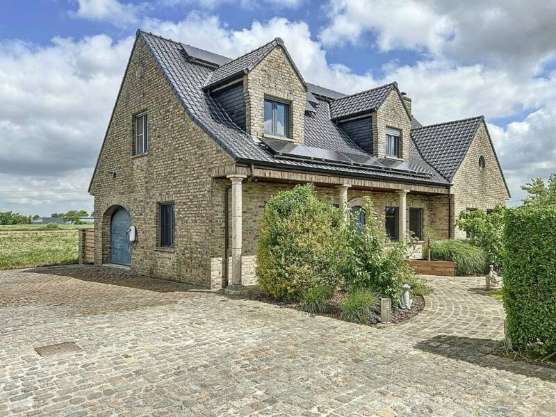 Huis te koop in Izegem 8870 585000.00€ 4 slaapkamers 245.00m² - Zoekertje 499696