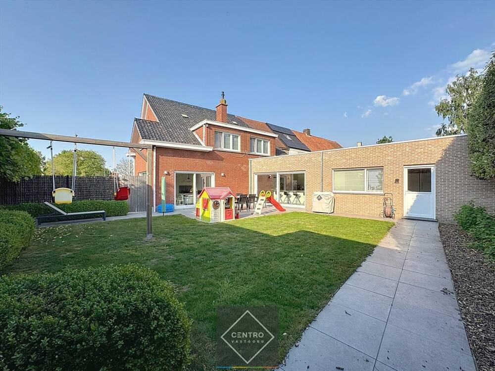 Huis te  huur in Roeselare 8800 1100.00€ 4 slaapkamers 333.00m² - Zoekertje 499722