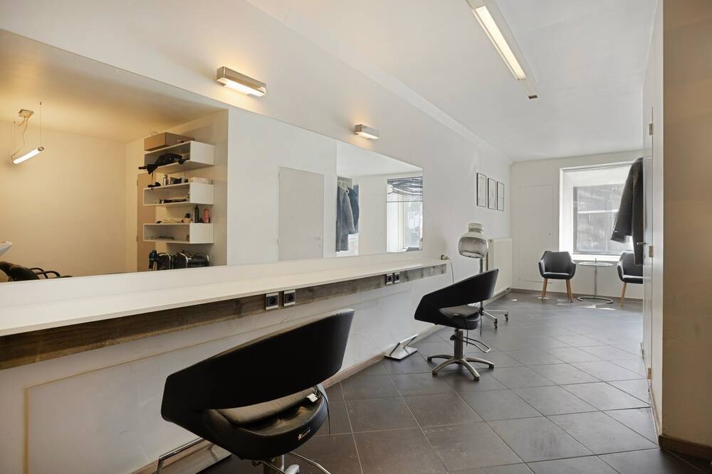 Handelszaak te koop in Sint-Andries 8200 239000.00€ 1 slaapkamers 138.00m² - Zoekertje 499745