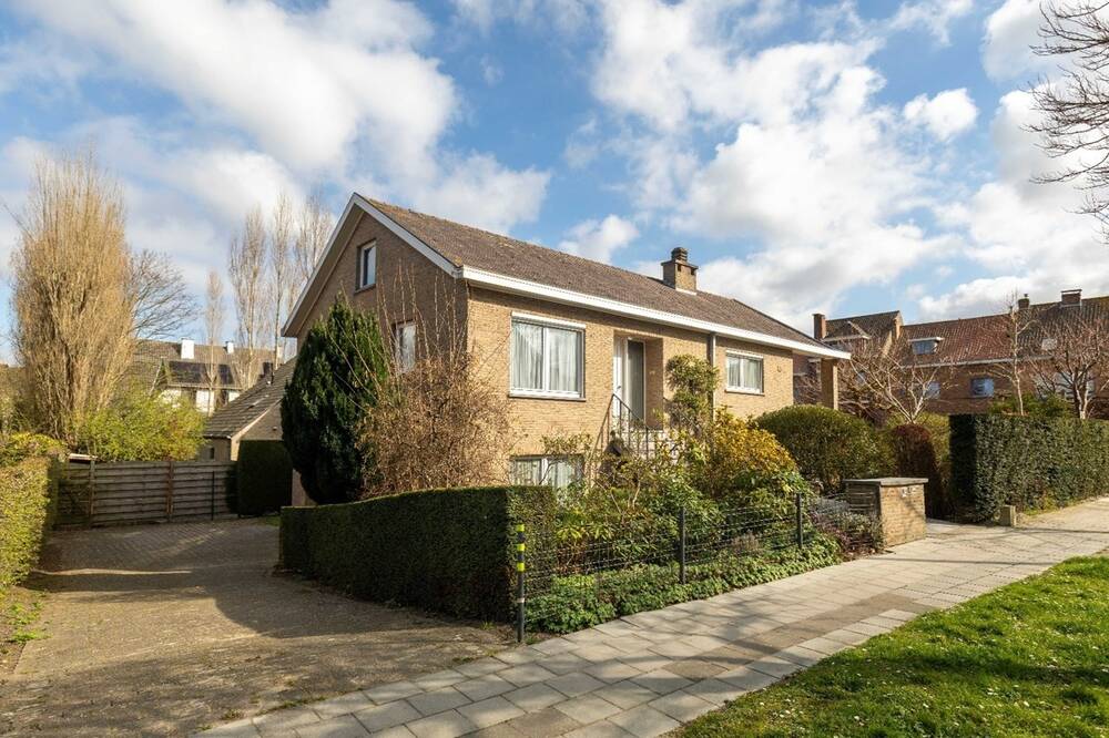 Huis te in Brugge 8000 668000.00€ 5 slaapkamers 308.00m² - Zoekertje 499030