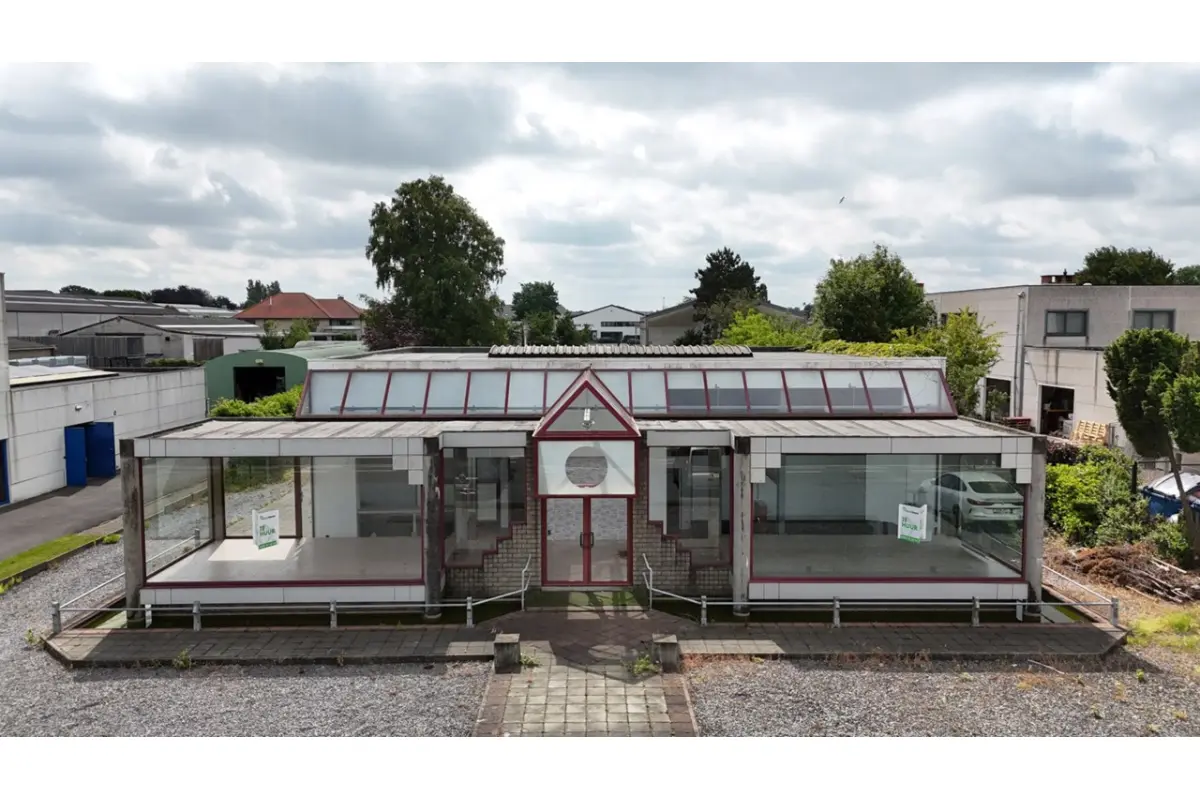 Handelszaak te  huur in Ichtegem 8480 2250.00€  slaapkamers m² - Zoekertje 498577