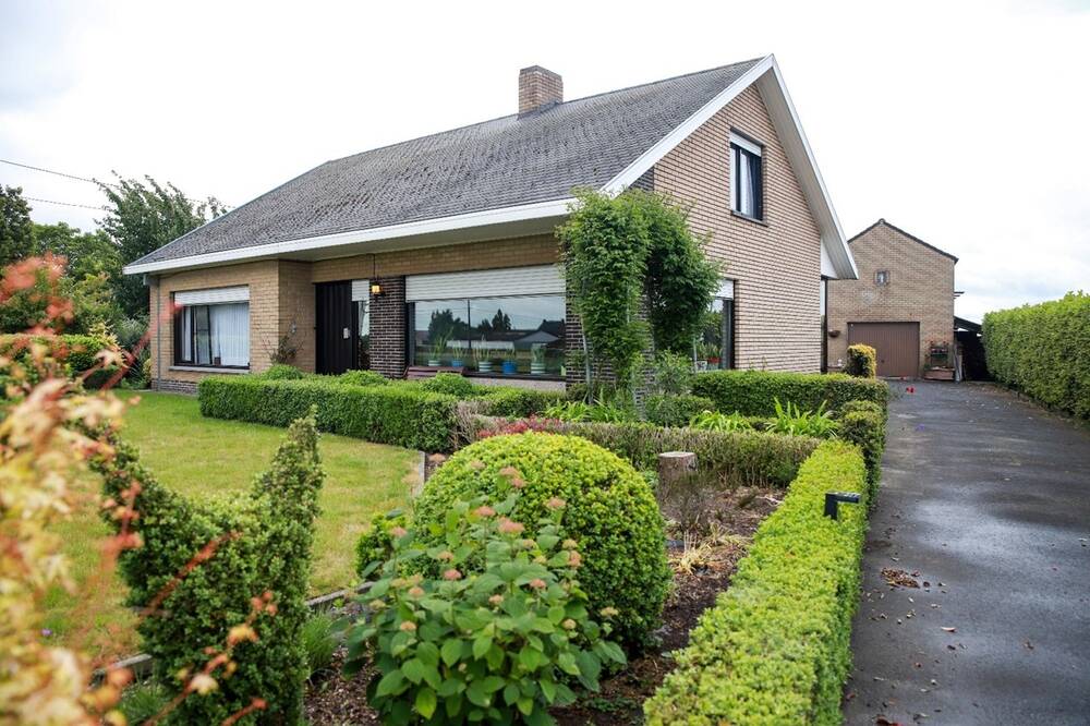 Huis te koop in Meulebeke 8760 380000.00€ 4 slaapkamers m² - Zoekertje 497839