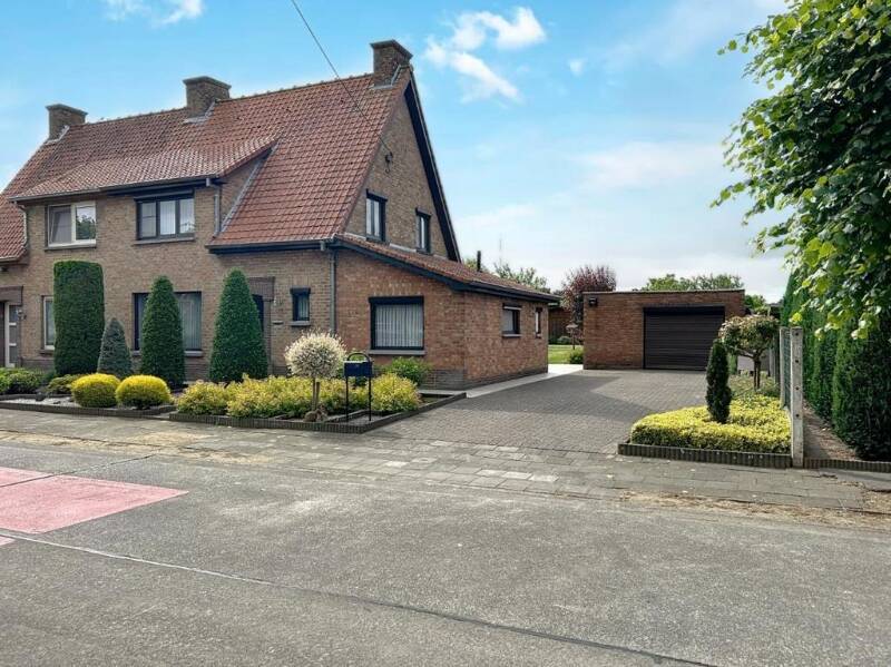 Huis te koop in Zwevezele 8750 289000.00€ 3 slaapkamers 167.00m² - Zoekertje 496434
