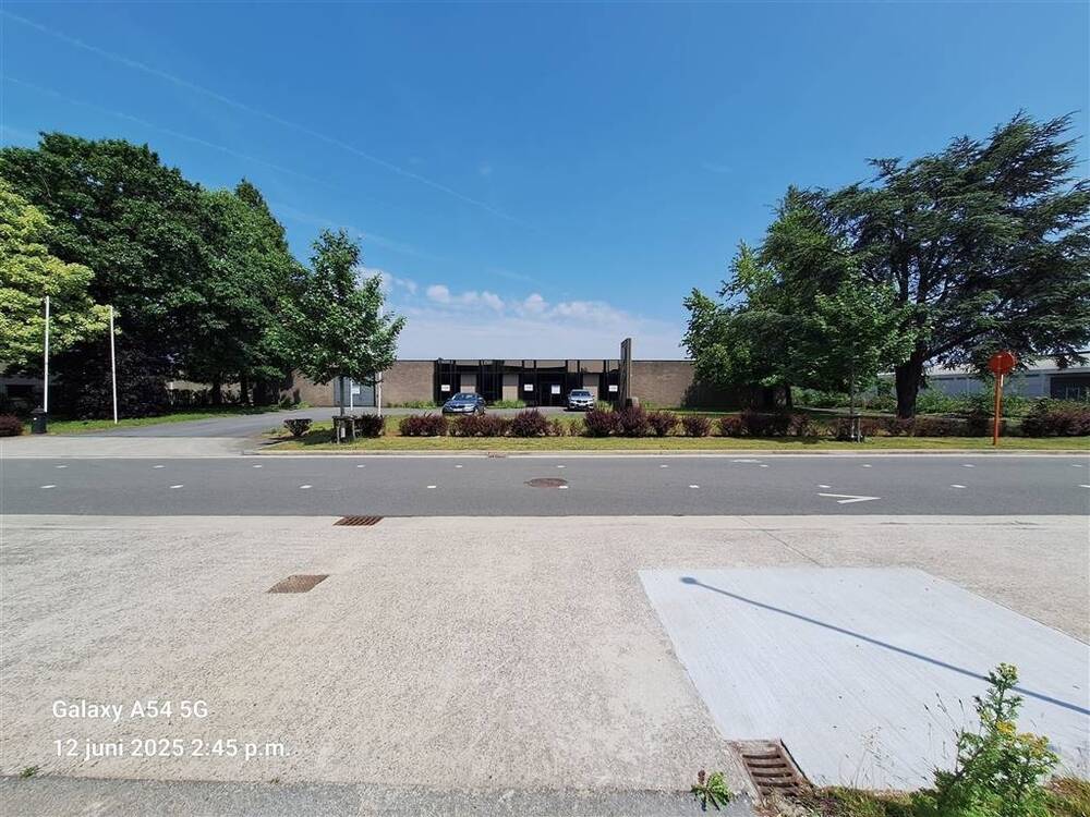 Handelszaak te  huur in Gullegem 8560 5460.00€  slaapkamers m² - Zoekertje 495570