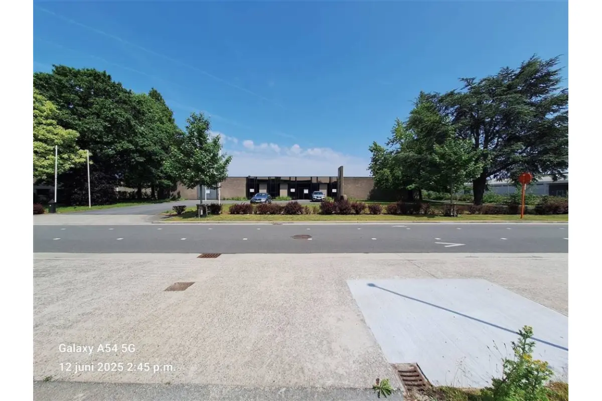 Handelszaak te  huur in Gullegem 8560 5460.00€  slaapkamers m² - Zoekertje 495570