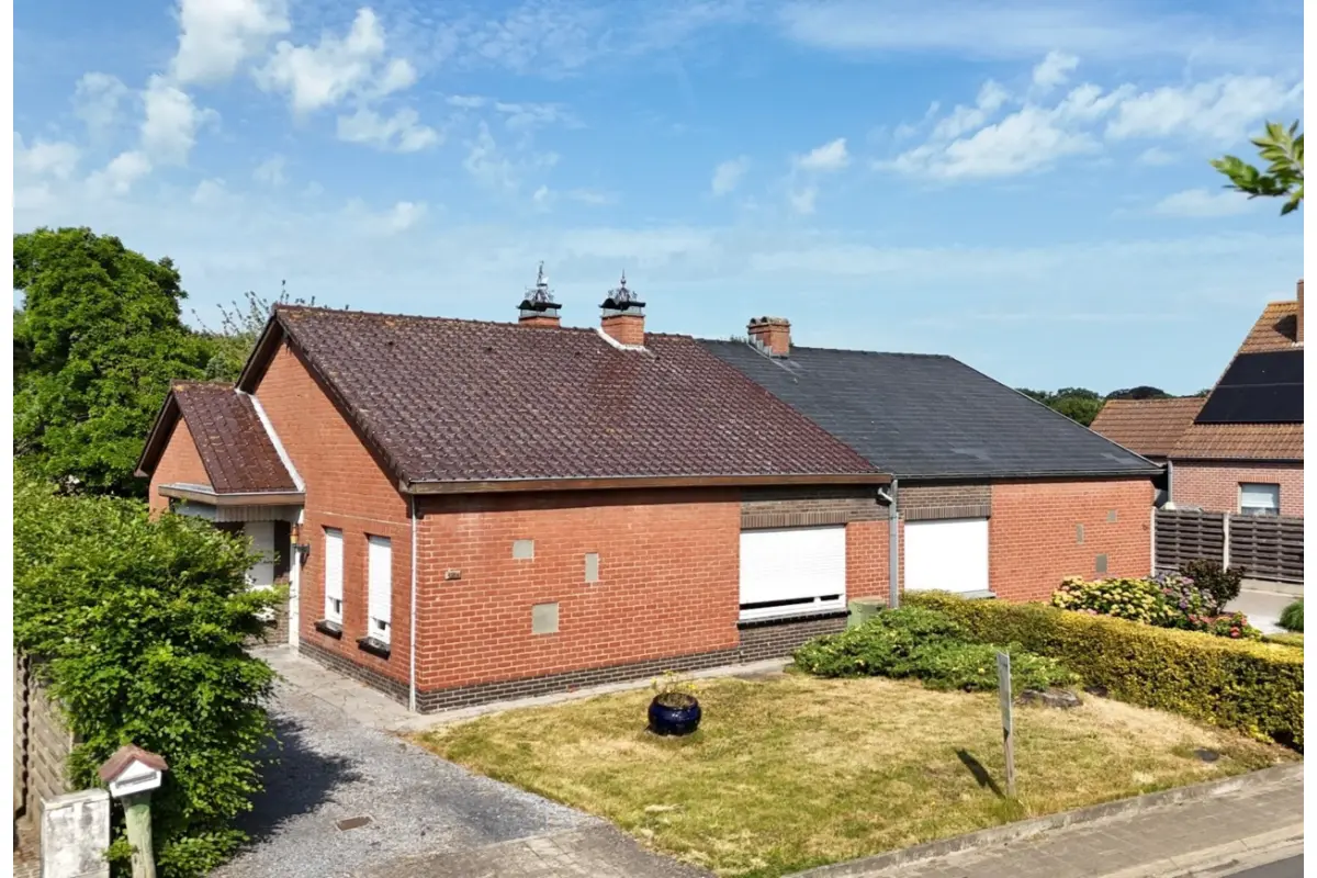 Huis te  koop in Ichtegem 8480 195000.00€ 3 slaapkamers m² - Zoekertje 505976