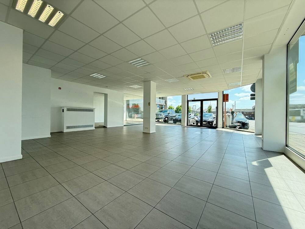 Handelszaak te  huur in Tielt 8700 1615.00€  slaapkamers 130.00m² - Zoekertje 506904