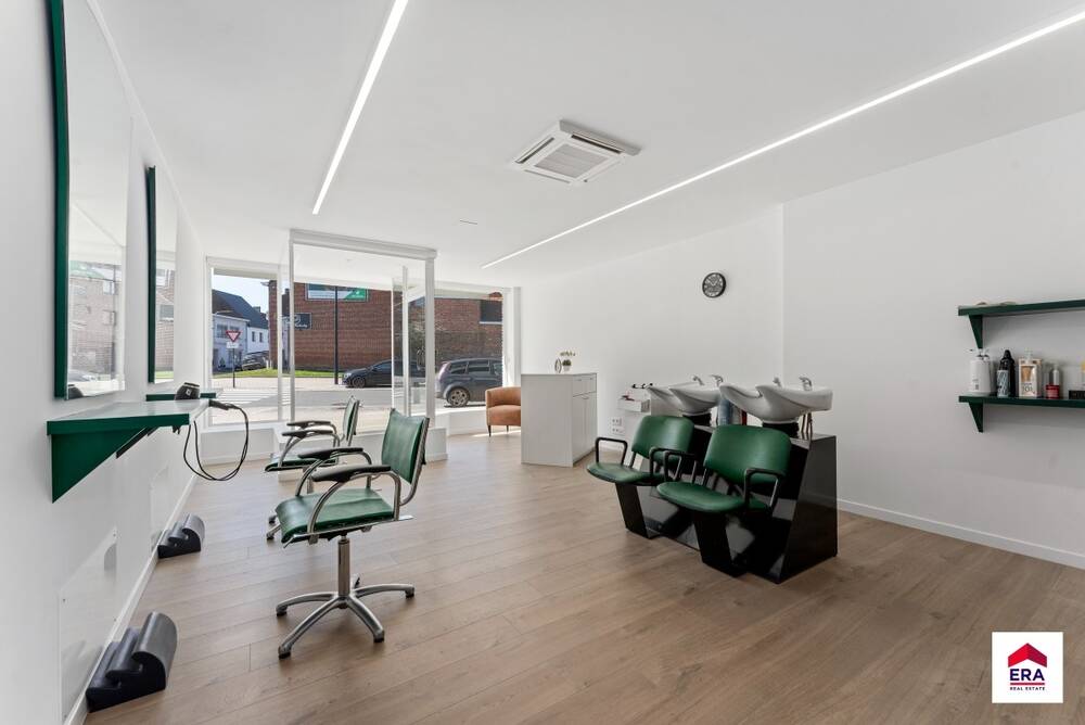 Handelszaak te  koop in Oostrozebeke 8780 145000.00€ 0 slaapkamers 52.00m² - Zoekertje 512036