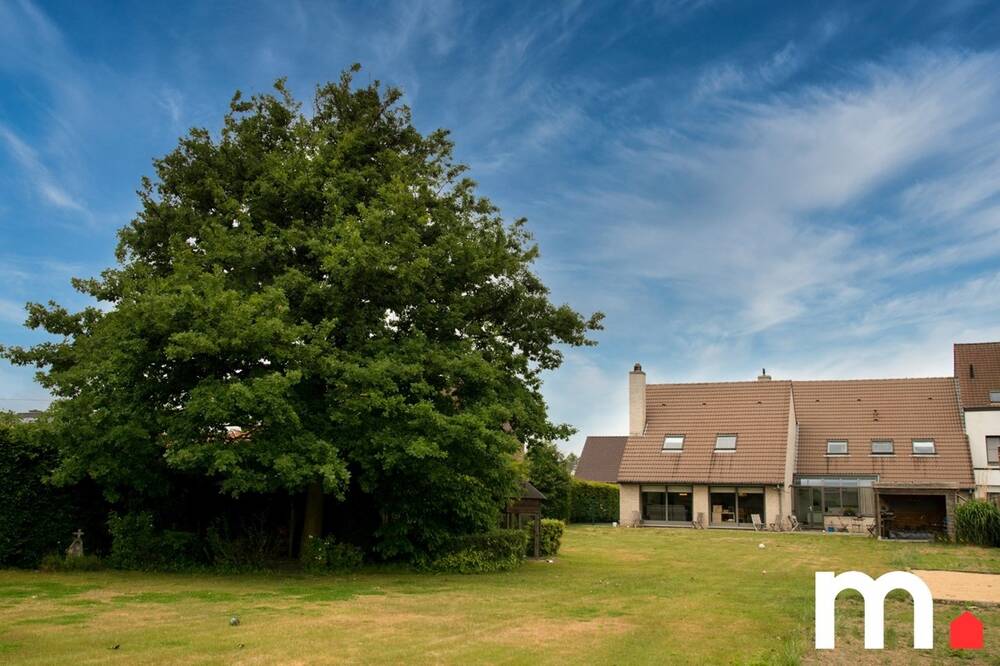 Huis te  koop in Deerlijk 8540 590000.00€ 7 slaapkamers 383.00m² - Zoekertje 513489