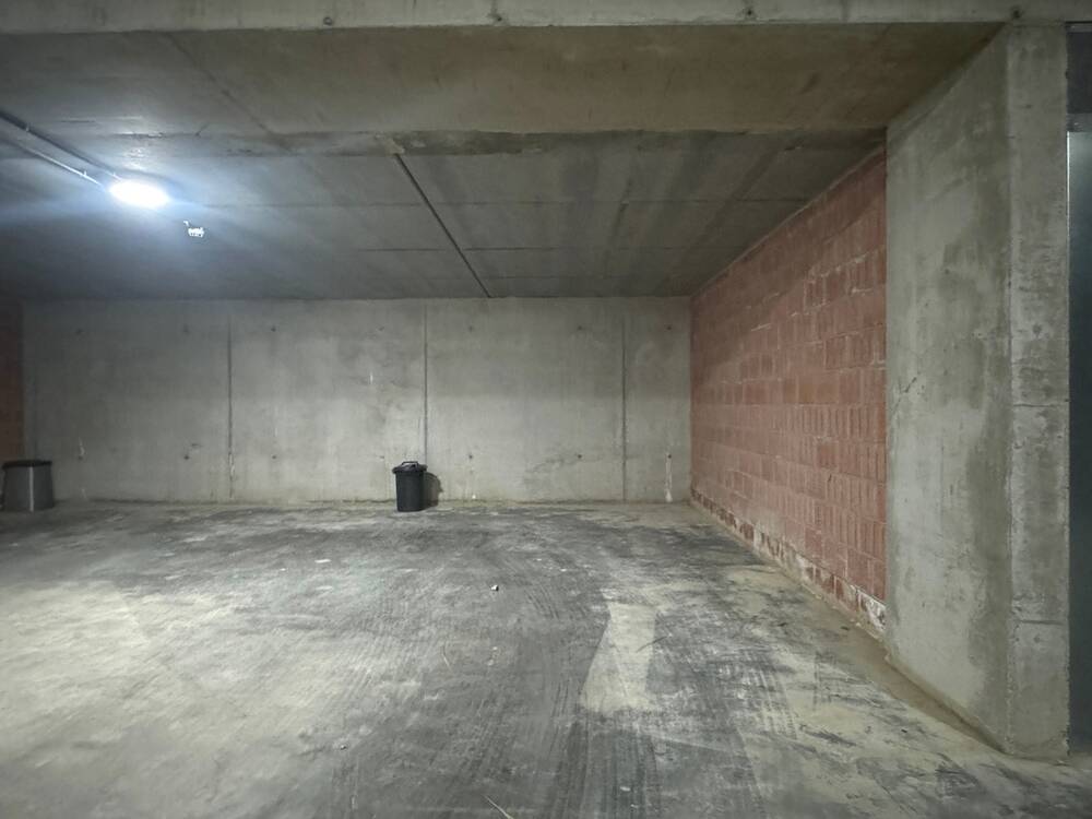 Parking & garage te  koop in Sint-Andries 8200 20000.00€  slaapkamers m² - Zoekertje 514132