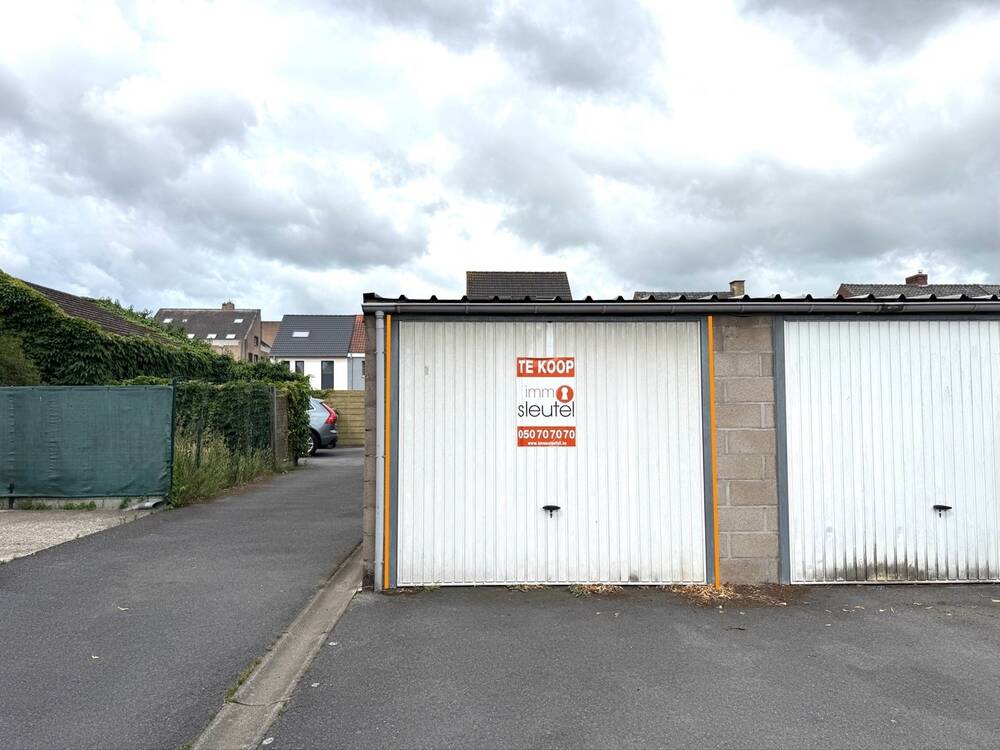 Parking & garage te  koop in Sint-Andries 8200 35000.00€  slaapkamers m² - Zoekertje 516530