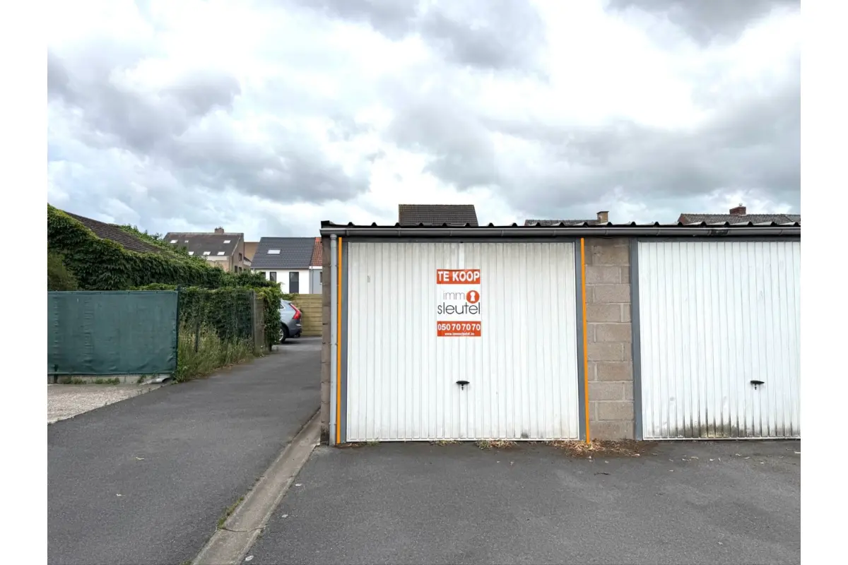 Parking & garage te  koop in Sint-Andries 8200 35000.00€  slaapkamers m² - Zoekertje 516530