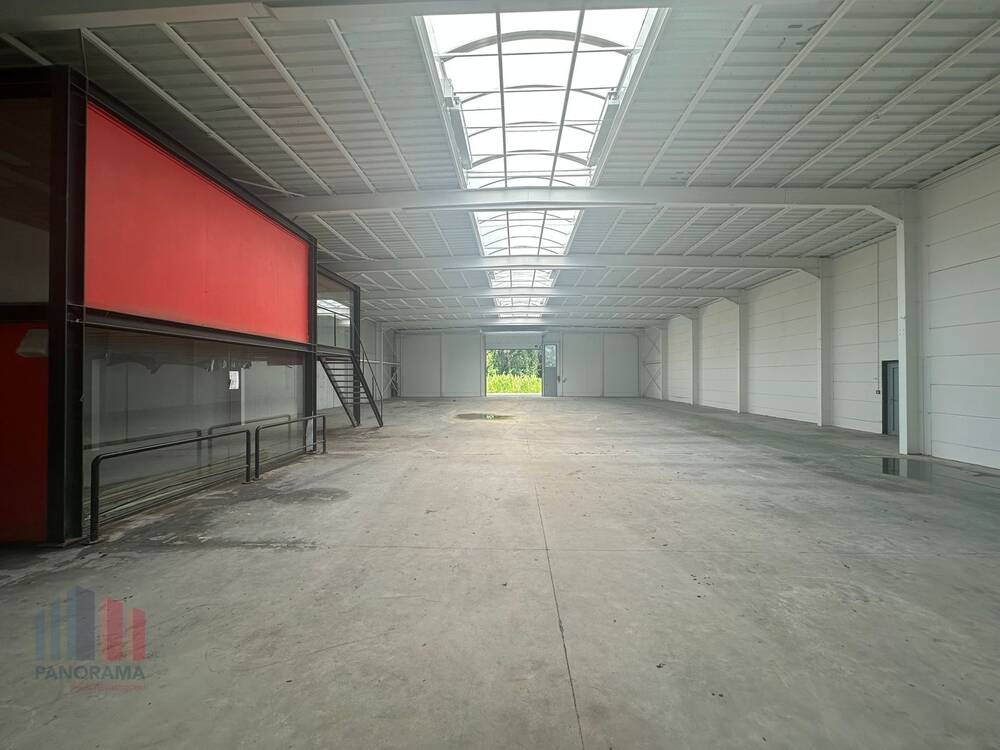 Handelszaak te  koop in Kortrijk 8500 984835.00€  slaapkamers 749.00m² - Zoekertje 520575