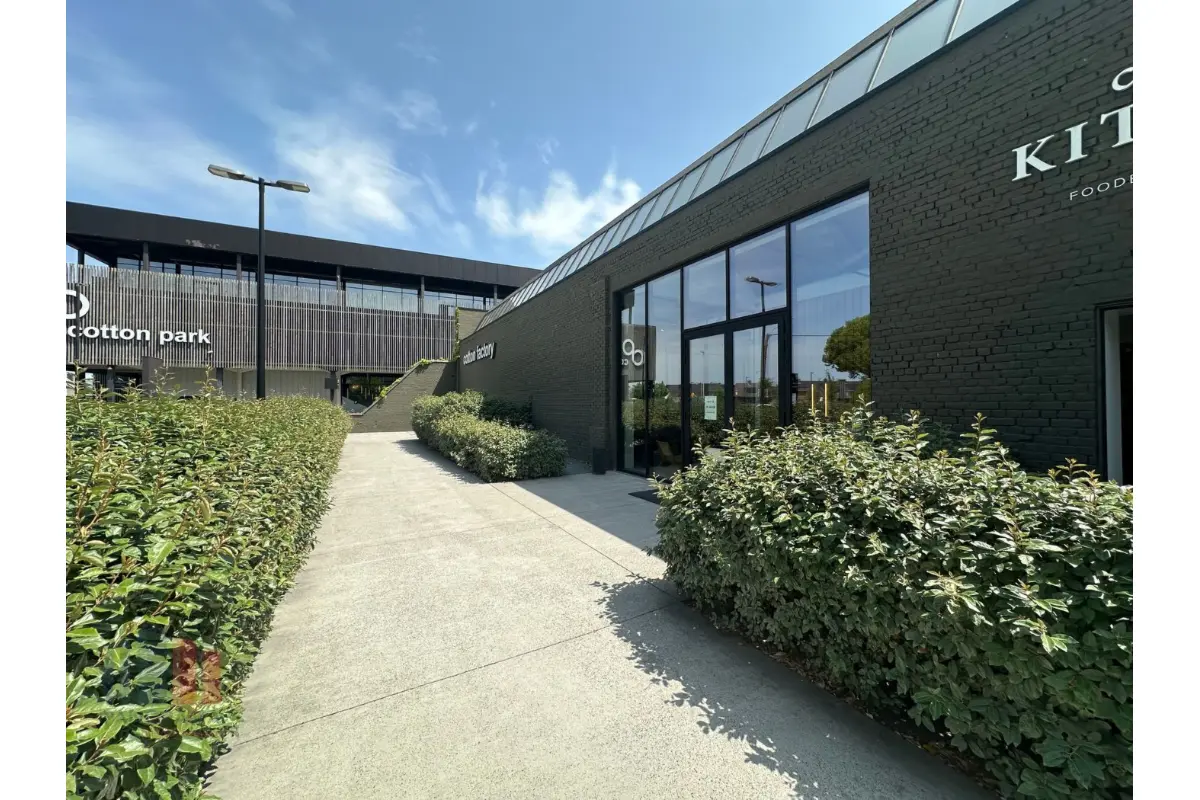 Handelszaak te  huur in Kortrijk 8500 4900.00€  slaapkamers 150.00m² - Zoekertje 520574