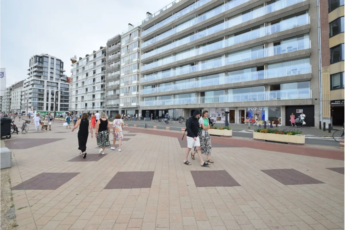 Handelszaak te  huur in Knokke 8300 3000.00€  slaapkamers m² - Zoekertje 522038