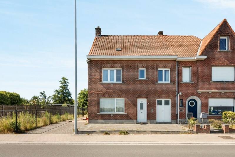 Huis te koop in Sint-Eloois-Winkel 8880 239000.00€ 3 slaapkamers 251.00m² - Zoekertje 524365
