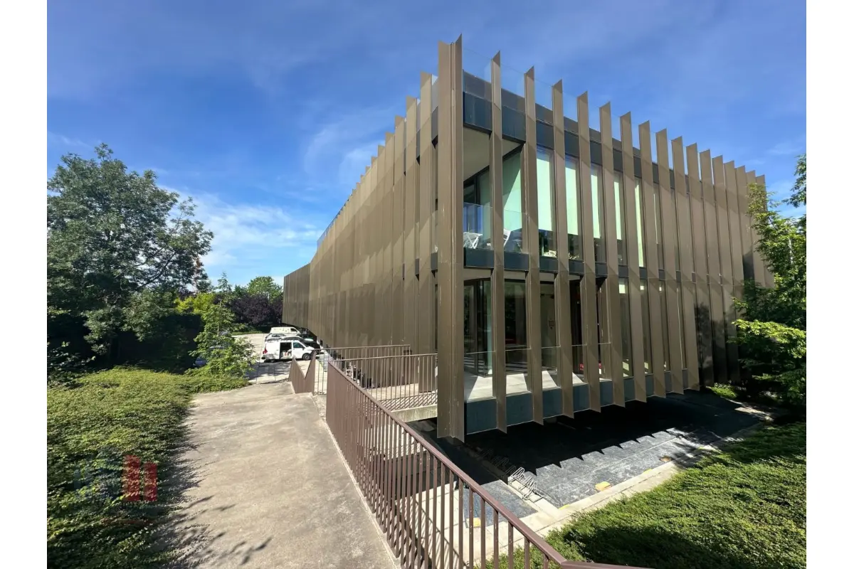 Handelszaak te  huur in Kortrijk 8500 2500.00€  slaapkamers 175.00m² - Zoekertje 525180