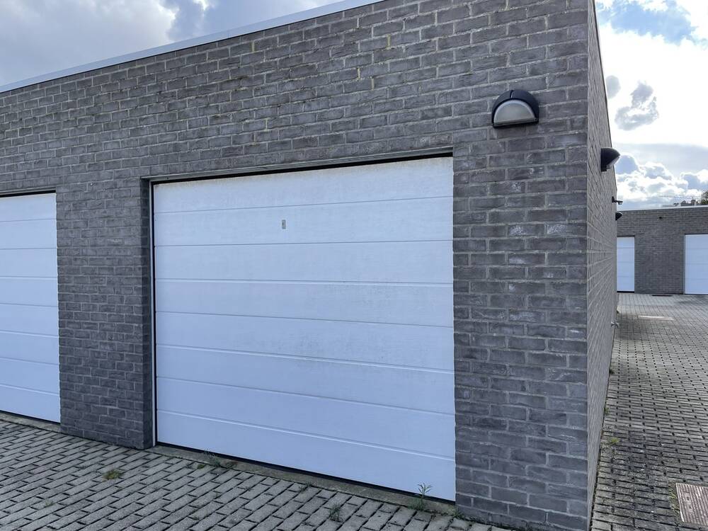 Parking te  huur in Torhout 8820 90.00€  slaapkamers m² - Zoekertje 529248