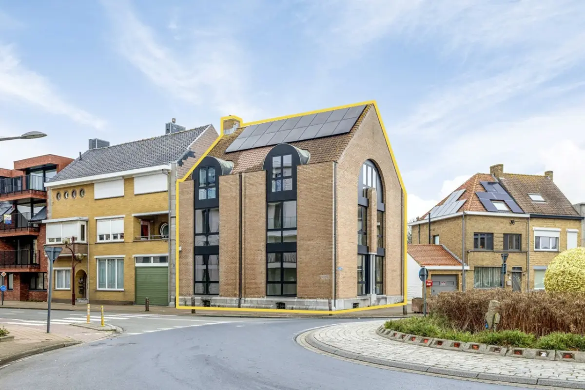 Handelszaak te  koop in Veurne 8630 525000.00€  slaapkamers m² - Zoekertje 528843