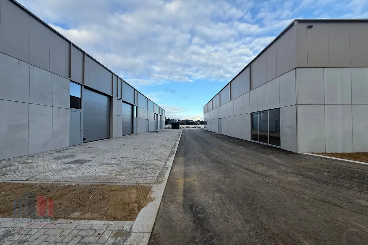 Handelszaak te  koop in Tielt 8700 350000.00€  slaapkamers 240.00m² - Zoekertje 528481