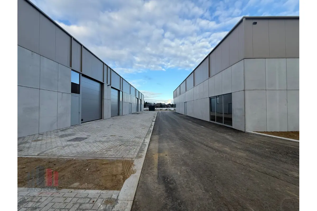 Handelszaak te  koop in Tielt 8700 350000.00€  slaapkamers 240.00m² - Zoekertje 528481