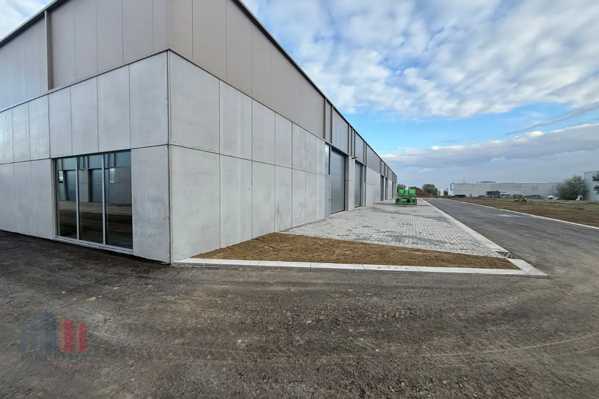 Handelszaak te  koop in Tielt 8700 343500.00€  slaapkamers 221.00m² - Zoekertje 528478