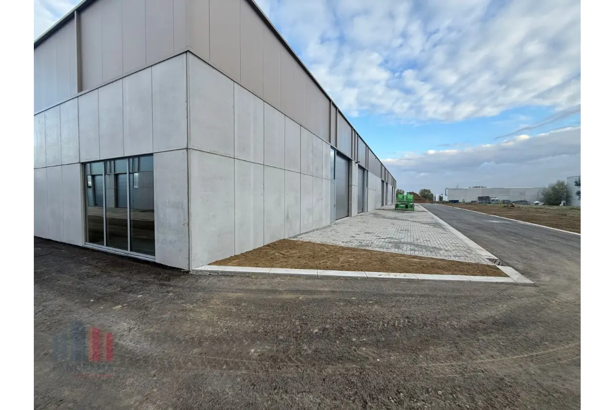 Handelszaak te  koop in Tielt 8700 343500.00€  slaapkamers 221.00m² - Zoekertje 528478