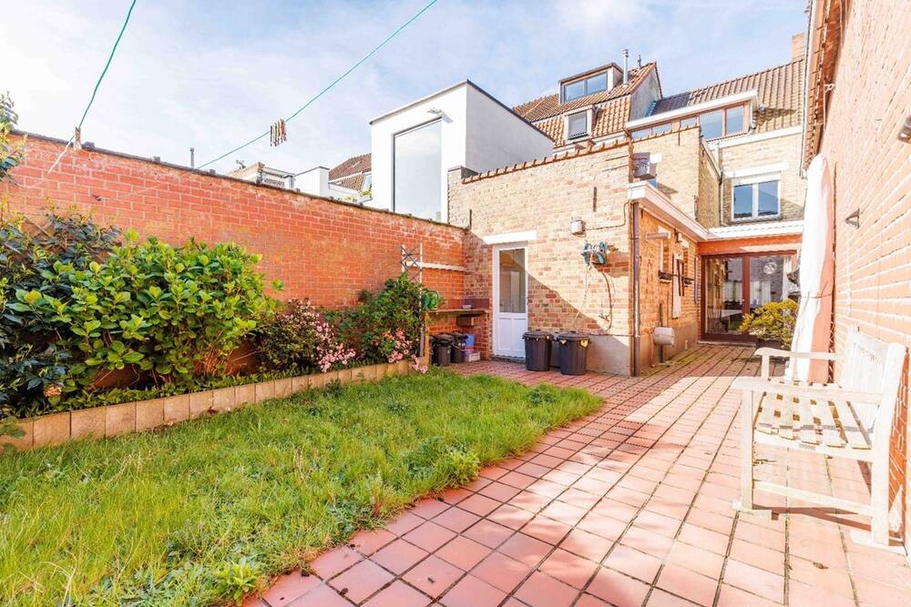 Huis te in Brugge 8000 249000.00€ 4 slaapkamers 234.00m² - Zoekertje 529931