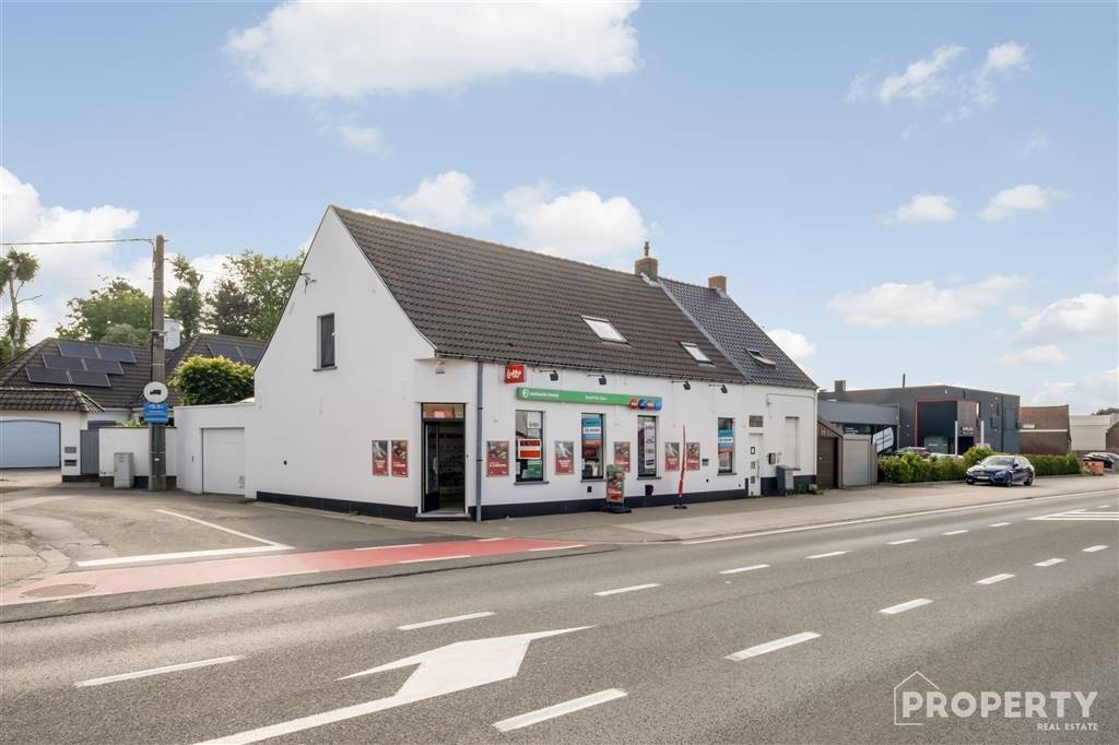 Mixgebouw te  koop in Hulste 8531 275000.00€ 2 slaapkamers 216.00m² - Zoekertje 530055
