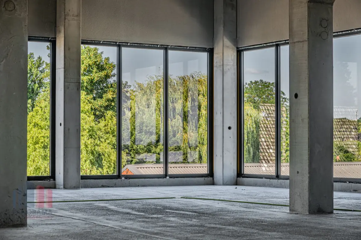 Handelszaak te  koop in Hooglede 8830 640000.00€  slaapkamers 359.00m² - Zoekertje 530462