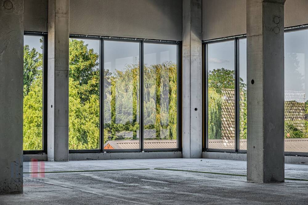 Handelszaak te  koop in Hooglede 8830 640000.00€  slaapkamers 359.00m² - Zoekertje 530462